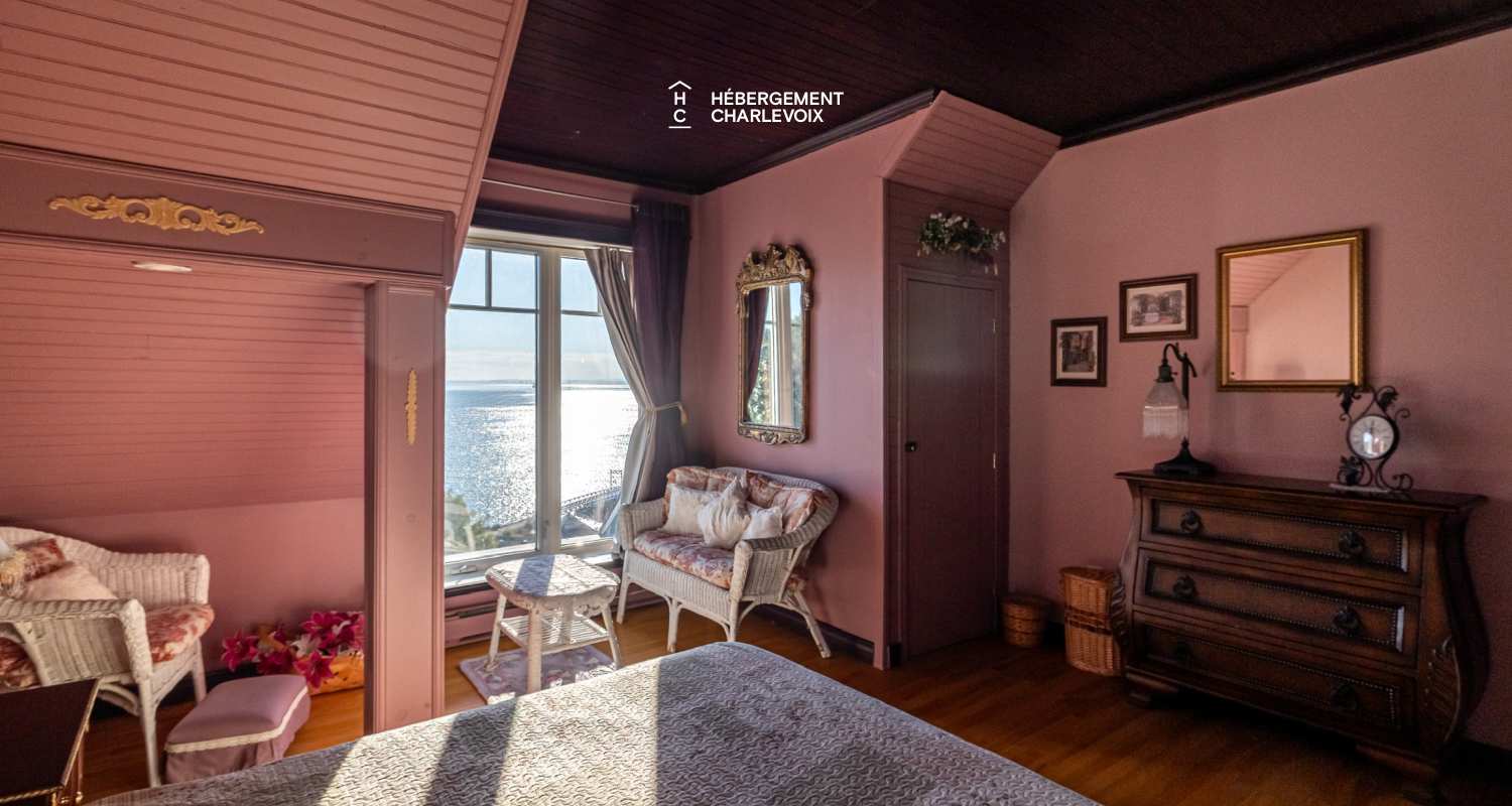 JAU-230 - Historic riverfront home with private hot tub